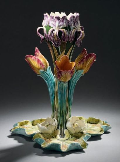 ONNAING Iris, tulipes et nénuphars
Centre de table en céramique émaillée polychrome...