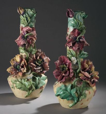 LONGCHAMP (MANUFACTURE DE) Anémones et tulipes
Paire de vases en céramique émaillée...