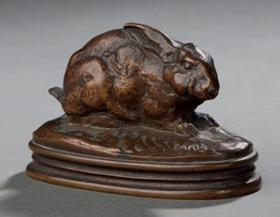 Antoine Louis Barye (1796-1875) 
Lapin oreilles couchées
Épreuve en bronze de patine...