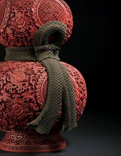 CHINE - QIANLONG (1736-1795)/Jiaqing (1796-1820) 
Rare paire de vases doubles gourdes...