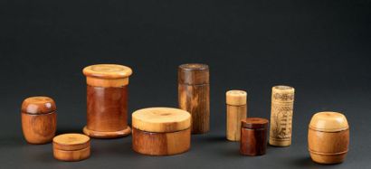 CHINE - fin du XIXe siècle 
Set of nine cylindrical opium boxes made of bone and...