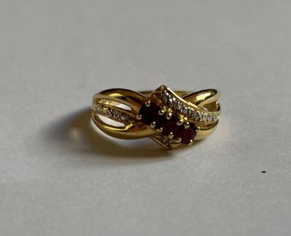 Yellow gold three-strand link ring, set with...