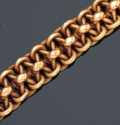 null Bracelet ruban chaîne ancienne à maillons guillochés en or jaune.

(Légère déformation...