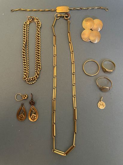 Lot de divers bijoux en or jaune : Un bracelet...