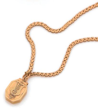 null * Pendant medallion opening in yellow gold with applique lyre decoration decorated...