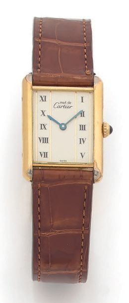 CARTIER Modèle Tank - Montre bracelet d'homme, le boîtier rectangulaire en vermeil,...