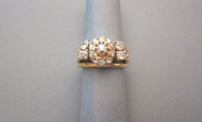 Yellow gold ring 750‰ centered with a Pompadour...