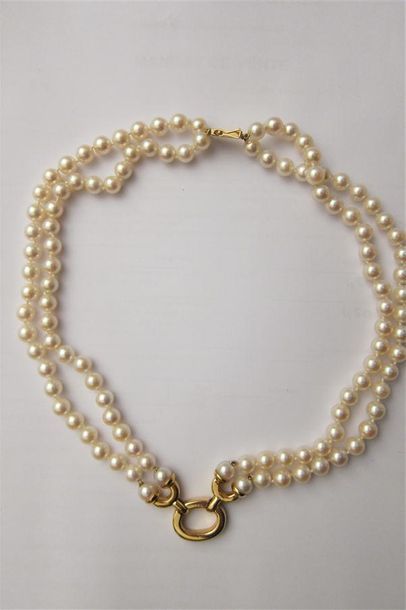 null Two-row choker necklace made of cultured pearls, centered with an oval articulated...