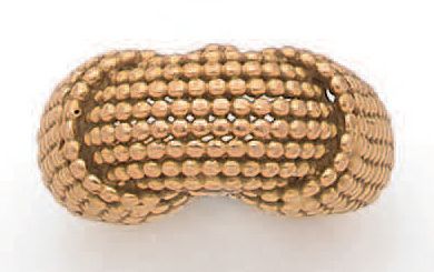 null * Ring made of twisted yellow gold threads.
Weight: 7.8 g