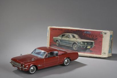 null JAPAN TN Ford Mustang Rouge avec sa boite E 147

Dim. 12 x 39,5 cm