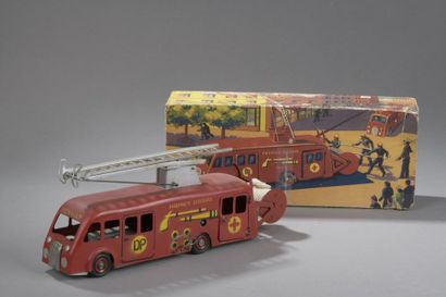 null FRANCE CIJ - Camion Pompiers avec sa boite - Mecanique

Dim. 11,5x30 cm