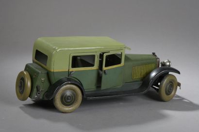 null JEP Berline Renault 1925 - Série 7392 - Verte 

Dim. 14,5x38 cm