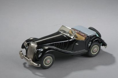 null JAPAN BANDAI - MG Cabriolet Noir avec sa boite - 1950

Dim. 8x21 cm