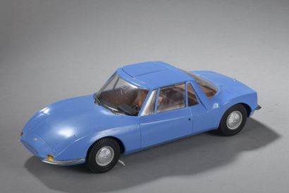 null FRANCE Mont-Blanc. MATRA 530 bleu avec sa boîte

Dim. 29,5 cm