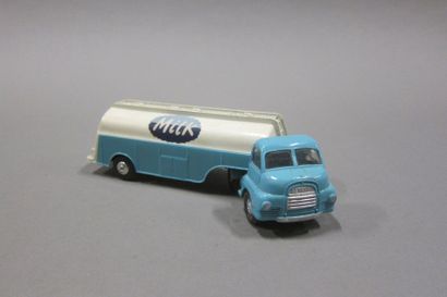null CORGI-TOYS Gift-Set n°1129 Camion semi Milk Tanken. Avec boîte.

Long. 19,5...