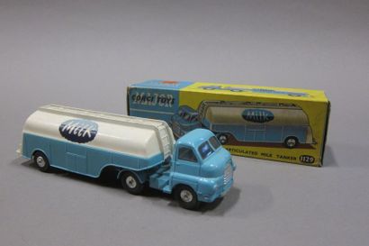 null CORGI-TOYS Gift-Set n°1129 Camion semi Milk Tanken. Avec boîte.

Long. 19,5...