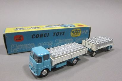 null CORGI-TOYS Gift-Set n°21 ERF Camion. Avec remorque Milk et boîte.

Long. 22,5...