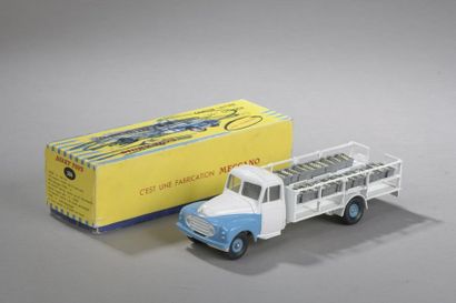 null DINKY-TOYS n°586 Camion Citroën P 55 Laitier. Avec boîte.