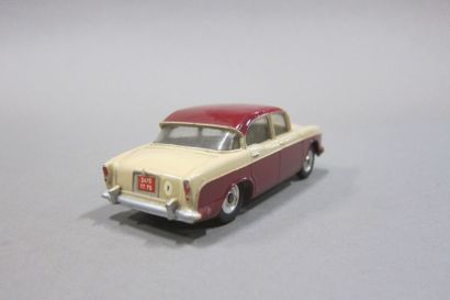 null DINKY-TOYS n°165 Humber Hawk Bi color. Avec boîte. 

Long. 10,5 cm