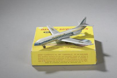 null ENGLAND " Dinky Toys n°997 Avion Caravelle avec sa boîte.

Dim. 17,5 cm