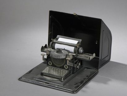 null USA Junior Machine à écrire + coffre noir.

Hauteur: 13,5 cm