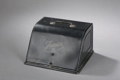 null USA Junior Machine à écrire + coffre noir.

Hauteur: 13,5 cm