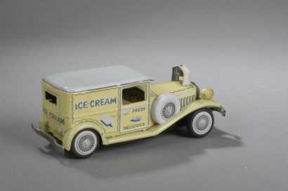 null JAPAN "B" Van Ice cream N - 1929. Rare

Dim. 7,5 x 19,5 cm