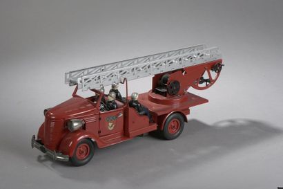 null FRANCE VEBE Camion Pompiers + boite

Long. 42 cm