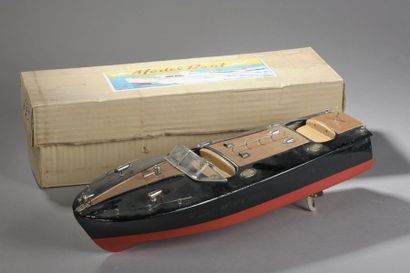 null JAPAN Model Boat Noir 1950 avec sa boite 

Long. 45 cm