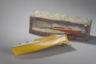 null ENGLAND HornBy Speed boat jaune avec sa boite 

Long. 33 cm