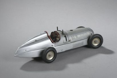 null GERMANY MARKLIN - Automobile Course Mercedes - Mecanique

Dim. 28 cm