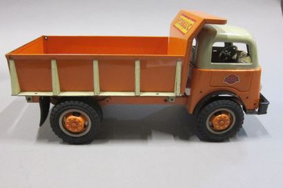null GERMANY GAMA Camion Benne Orange avec sa boite - 1956

Long. 35 cm, Hauteur....