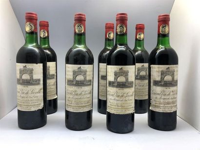 null 8 bouteilles de Château Léoville Las Cases 1975 

Etiquettes sales avec quelques...