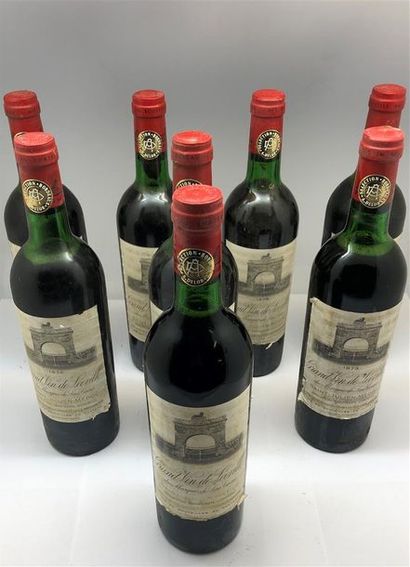 null 8 bouteilles de Château Léoville Las Cases 1975 

Etiquettes sales avec quelques...