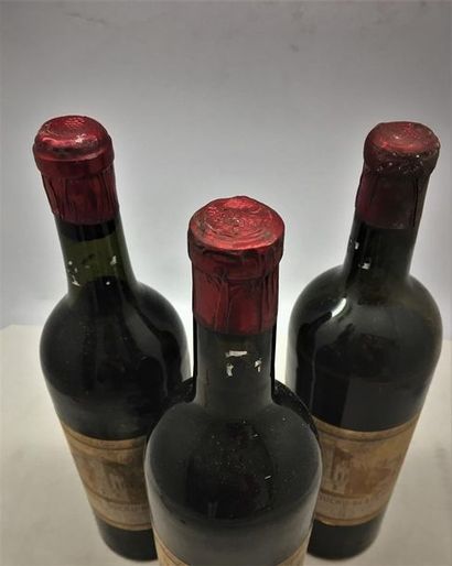 null 12 bouteilles de Château Ducru-Beaucaillou Saint-Julien 1955.

1 base goulot,...