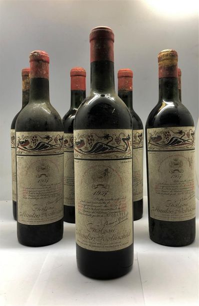 null 8 bouteilles de Château Mouton-Rothschild Pauillac 1957

Etiquettes très sales...