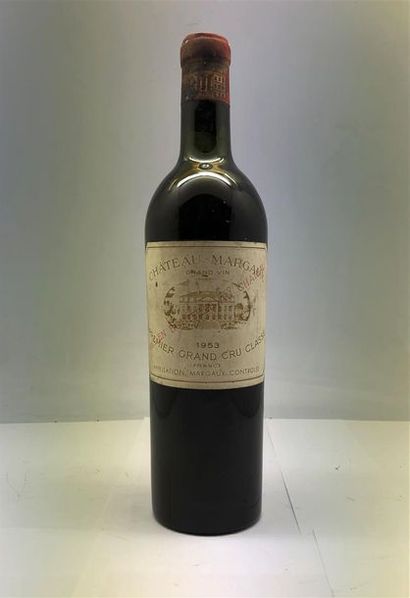 null 1 bouteille de Château Margaux Margaux 1953 Premier Grand Cru Classé

Etiquette...