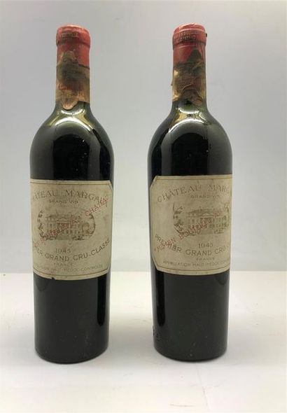 null 2 bouteilles de Château Margaux Margaux 1945 Premier Grand Cru Classé

Collerette...