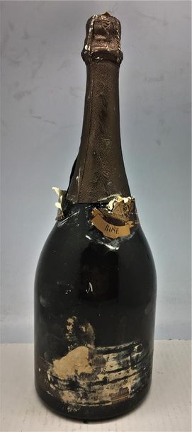 null 1 magnum de Champagne Dom Ruinart Rosé Millésime 1986. Étiquette quasiment disparue,...