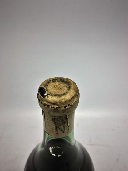 null Bisquit Dubouché Cognac Grande Fine Champagne 1811

6-7 cm, étiquette sale,...