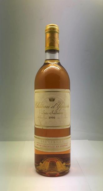 null 1 bouteille de Château d'Yquem Sauternes 1990 

Etiquette très légèrement sale,...