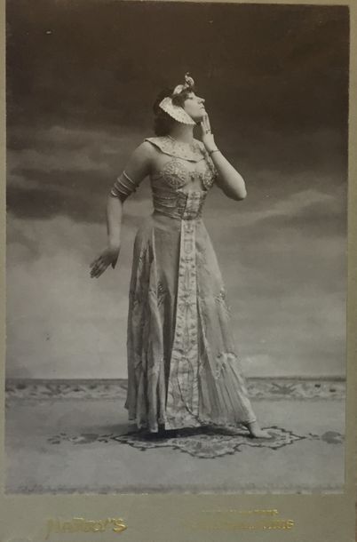 BERNHARDT Sarah (Rosine Bernard, dite) [Paris, 1844 - id., 1923], tragedienne francaise...