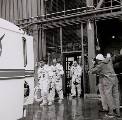 null Mission APOLLO 13: équipage James Lowell, Fred Haise, John Swigert, départ des...