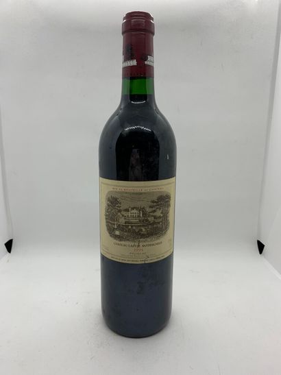 null 1 bottle of Château LAFITE-ROTHSCHILD Pauillac 1994, label very slightly stained,...