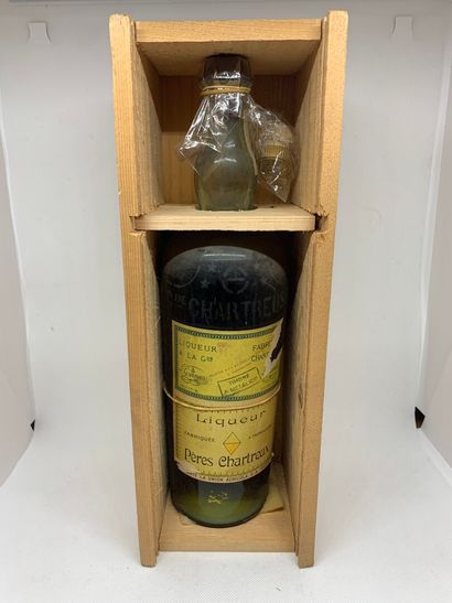 1 bottle of CHARTREUSE JAUNE TARRAGONE 1945-1951,...