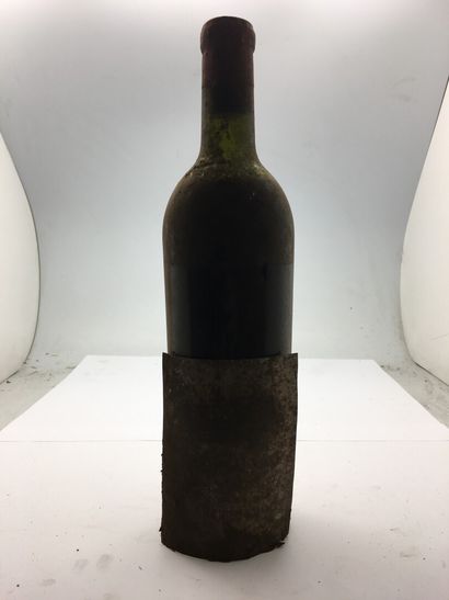 null 1 bottle of Château AUSONE Saint-Emilion 1948, half-shoulder, very dirty and...