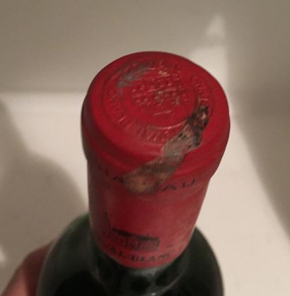  1 bottle of Château CHEVAL BLANC, 1er Grand Cru Classé, Saint-Emilion 1970, mid-shoulder,...