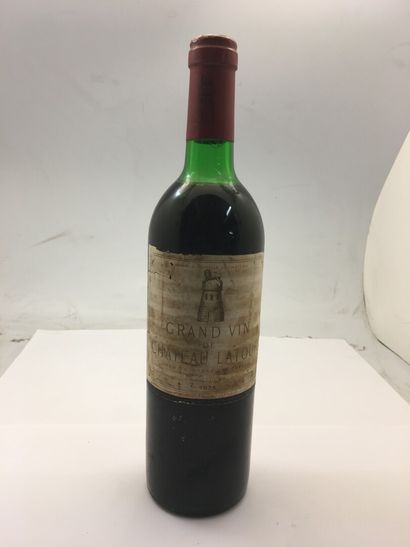  1 bottle of Château LATOUR Premier Grand Cru Classé Pauillac 1976, slightly low,...