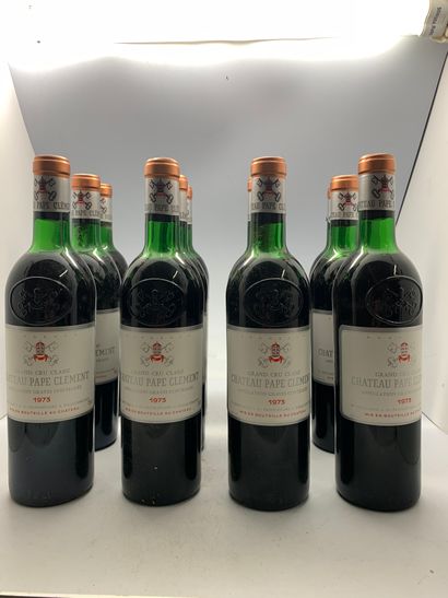 12 bouteilles de Château PAPE-CLEMENT 1973...