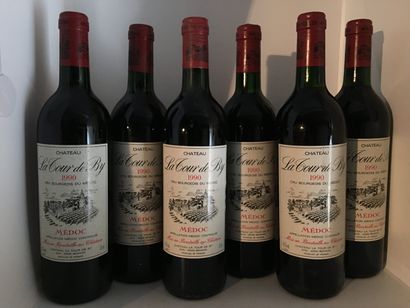 null 12 bouteilles de Château LA TOUR DE BY Médoc 1990, 8 base goulot, 2 très légèrement...